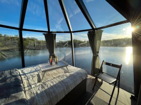 Aurora Hut - luksusmajoitus iglu tunturilammella Pohjois-Lapissa Nuorgamissa, Nuorgam 